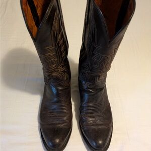 Lucchese Corbin Cowboy Western Boots in Chocolate Timeless Design